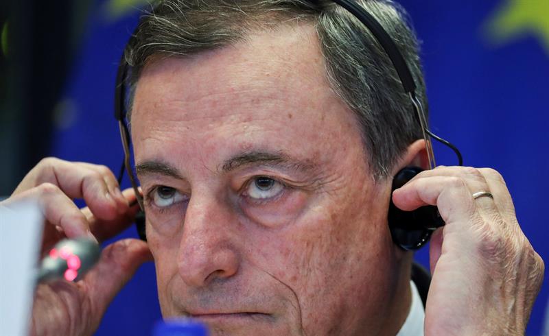 Draghi defiende ante el presidente de Alemania el euro y una Europa unida