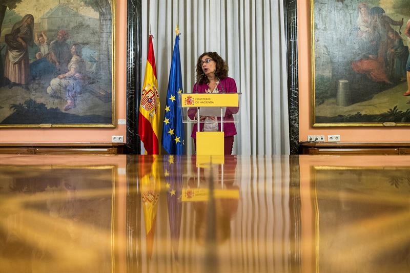 Montero plantea un tipo mínimo para el Impuesto Sociedades a la banca del 18 %