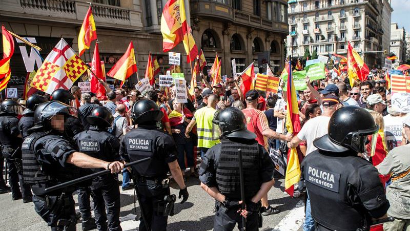 Los CDR boicotean la manifestación de Hablamos Español ante la pasividad de los Mossos