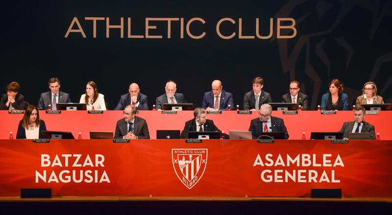 El presidente del Athletic de Bilbao, Josu Urrutia, en la Asamblea General Ordinaria del equipo del 22 de octubre. EFE/MIGUEL TOÑA