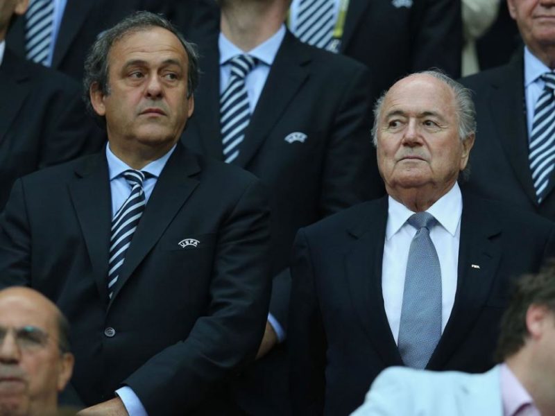 Blatter y Platini continúan cumpliendo sanción 3 años después del «Fifa-Gate»