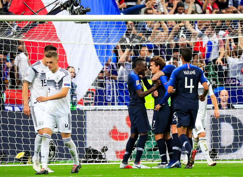 El jugador Antoine Griezmann celebra la anotación de un gol durante el partido de ayer ante Alemania. EFE/Christophe Petit-Tesson
