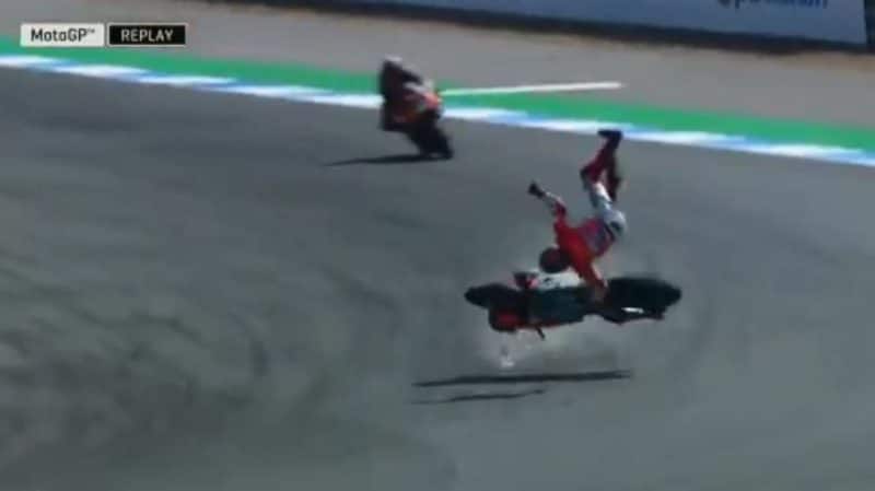 Espectacular caída de Lorenzo durante los entrenamientos del GP de Tailandia. Captura TV