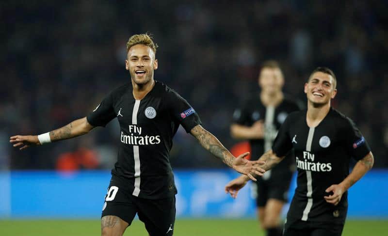 Neymar brilla con luz propia en París