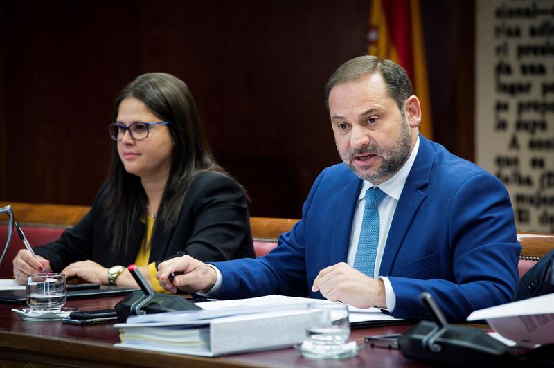 El ministro de Fomento, José Luis Ábalos, durante su comparecencia ante la Comisión de Industria del Senado para explicar la líneas generales de su ministerio. EFE/Luca Piergiovanni