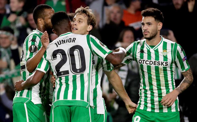 Un gol de Canales asegura el pase del Betis a los dieciseisavos de la Europa League