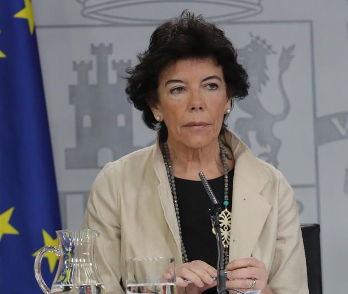 La ministra de Educación y Portavoz del Gobierno, Isabel Celaá, durante la rueda de prensa posterior al Consejo de Ministros, celebrada hoy en el Palacio de La Moncloa. EFE/Zipi