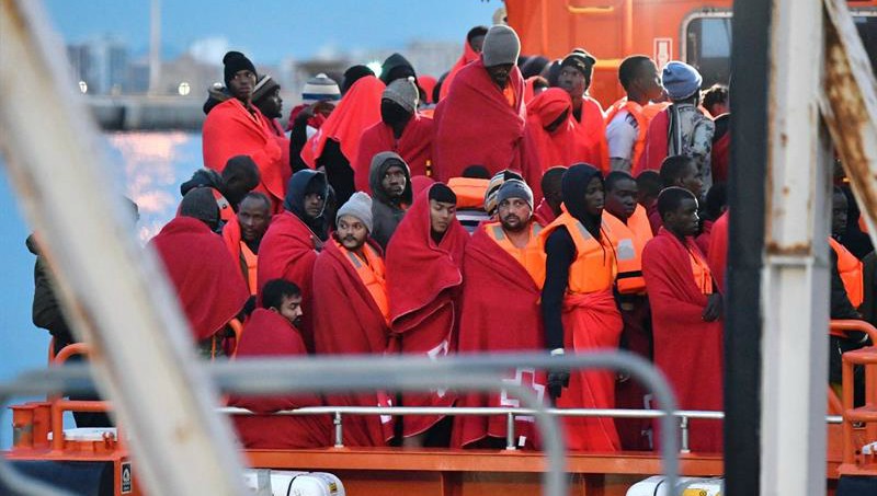 Tres inmigrantes muertos y 90 rescatados en el mar de Alborán