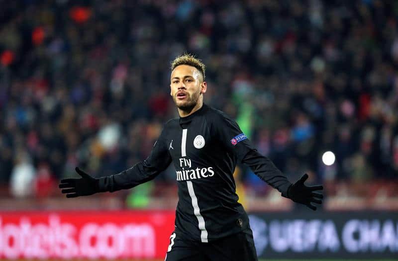Neymar Jr. de PSG celebra tras anotar un gol durante un partido del grupo C de la Liga de Campeones de la UEFA entre el Estrella Roja de Belgrado y el Paris Saint-Germain, hoy en Belgrado (Serbia). EFE/ Srdjan Suki