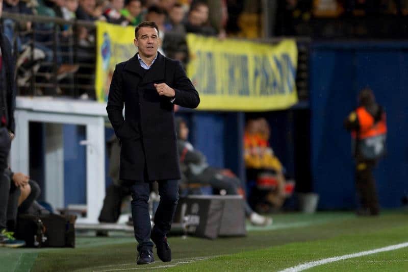 El entrenador del Villarreal, Luis García Plaza, en el partido ante el Spartak, de la fase de grupos de Liga Europa que se disputa esta noche en el estadio de la Cerámica. EFE/ Domenech Castelló