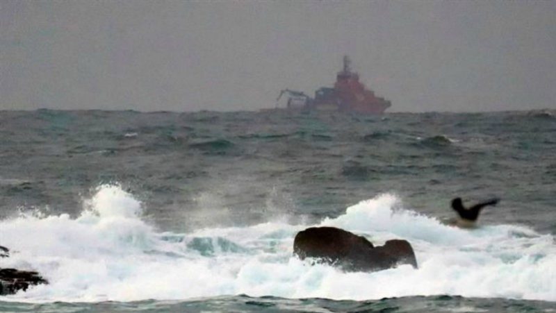 Un marinero fallecido y tres rescatados en un naufragio en Malpica (La Coruña)