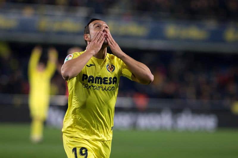 El centrocampista del Villarreal Santi Cazorla celebra el primer gol de su equipo ante el Real Madrid en partido de liga que se disputa esta noche en el estadio de la Cerámica. EFE/ Domenech Castelló