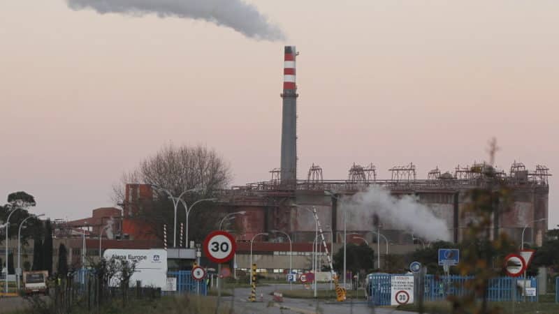 Entrada a la fábrica de Alcoa en San Cibrao. JOSÉ Mª ÁLVEZ