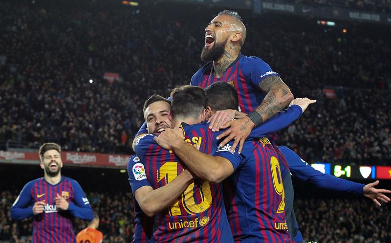 El Barcelona remonta con goleada al Sevilla y se clasifica para semifinales