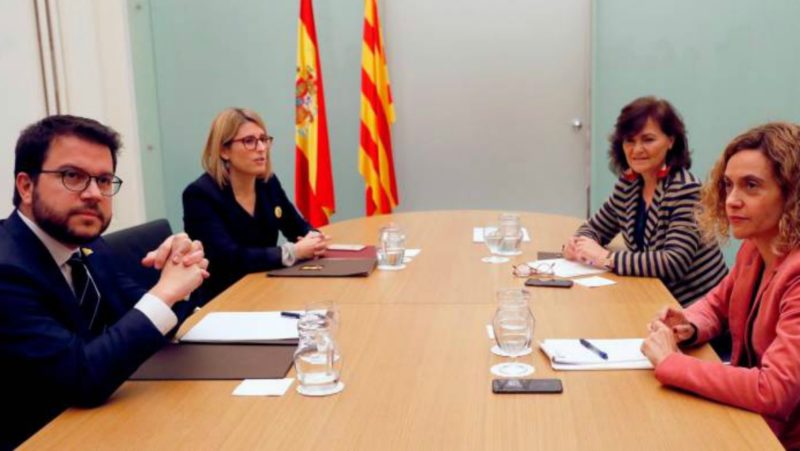 Calvo y el separatismo pactan crear un espacio de diálogo entre los partidos catalanes