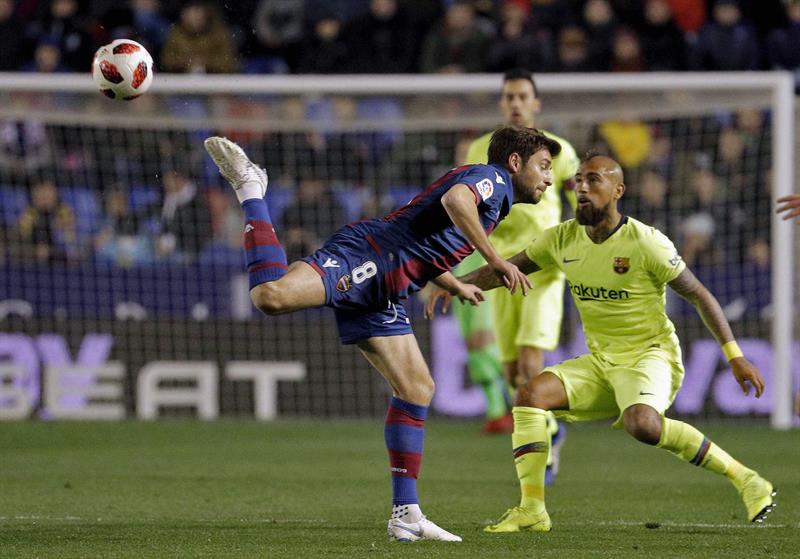 Un Levante consistente derrota a un dubitativo Barcelona