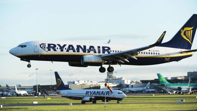 Sindicatos de Ryanair vuelven hoy a las negociaciones tras desconvocar la huelga prevista para hoy