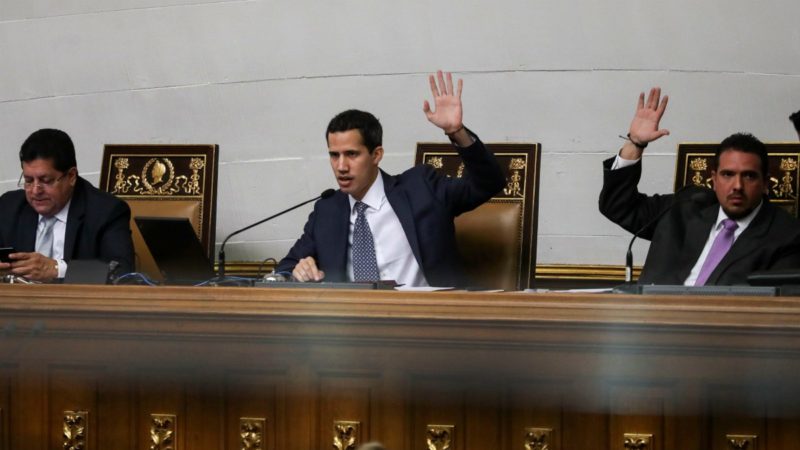 El Parlamento venezolano asume las funciones del Gobierno