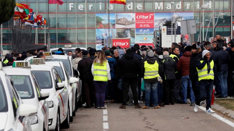 Los taxistas de Madrid y Barcelona mantienen la huelga ante la preocupación del Gobierno
