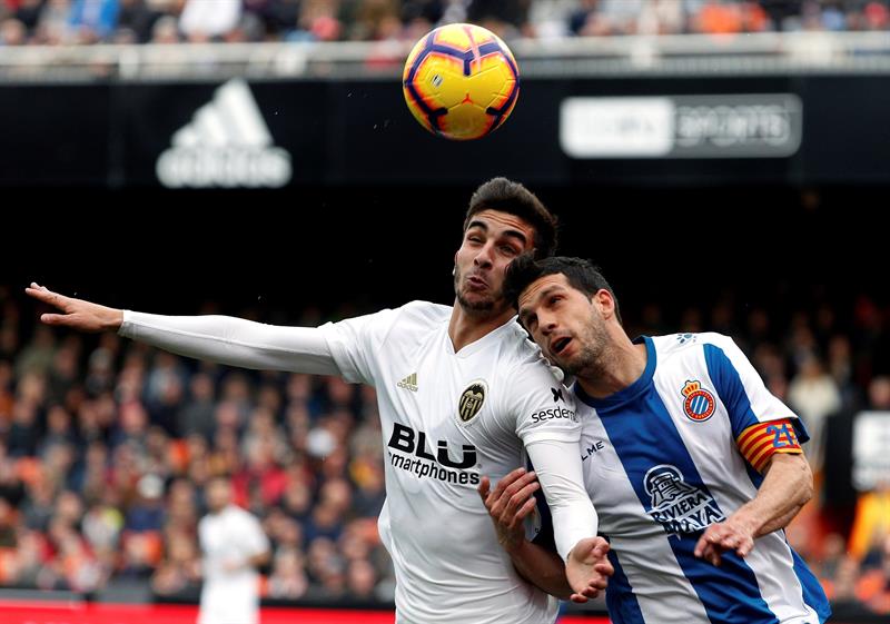 El Valencia sigue bajo la maldición del empate ante un luchador Espanyol