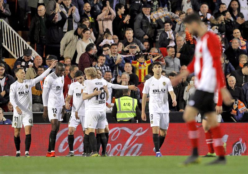 El Valencia se reencuentra con la victoria ante un inofensivo Athletic