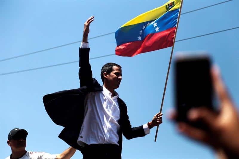 Regreso triunfal a Venezuela de Guaidó para redoblar acciones contra Maduro