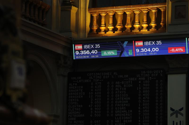 El IBEX 35 sube un 0,40 % y marca un nuevo máximo anual, en 9.380 puntos