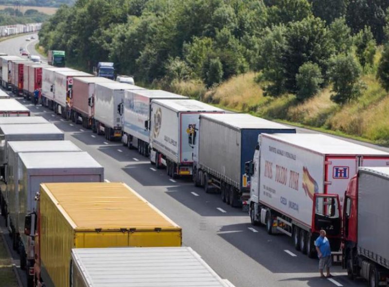 Astic alerta de que un brexit duro subirá un 10 % el coste para los camiones