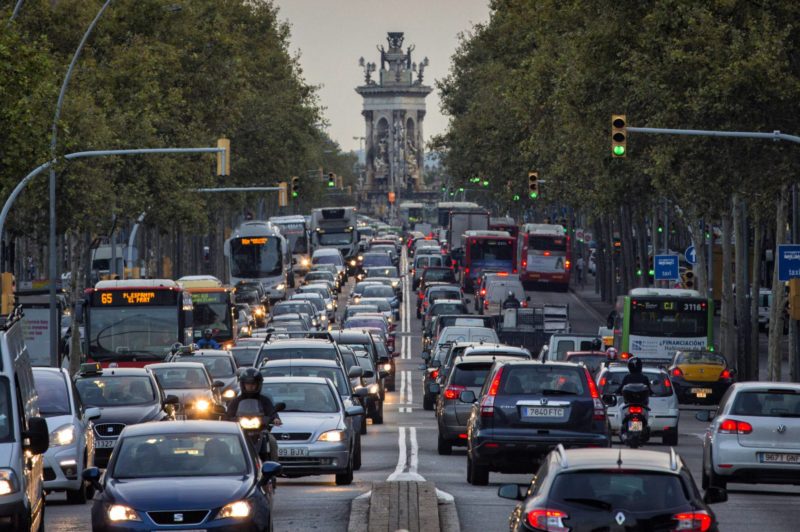 Cortes de tráfico por huelga del 8M complican la movilidad en área Barcelona