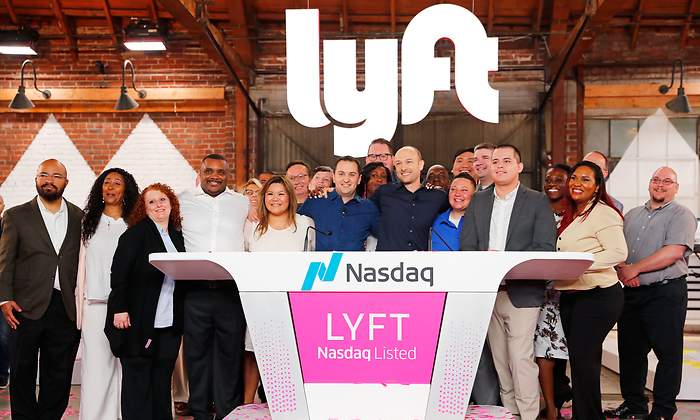 Lyft marca mínimos en bolsa y cae casi un 7% a la espera del debut de Uber