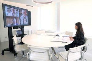 La reina Letizia mantiene una videoconferencia con responsables de federaciones y asociaciones españolas de diabetes, este martes, en el Palacio de la Zarzuela