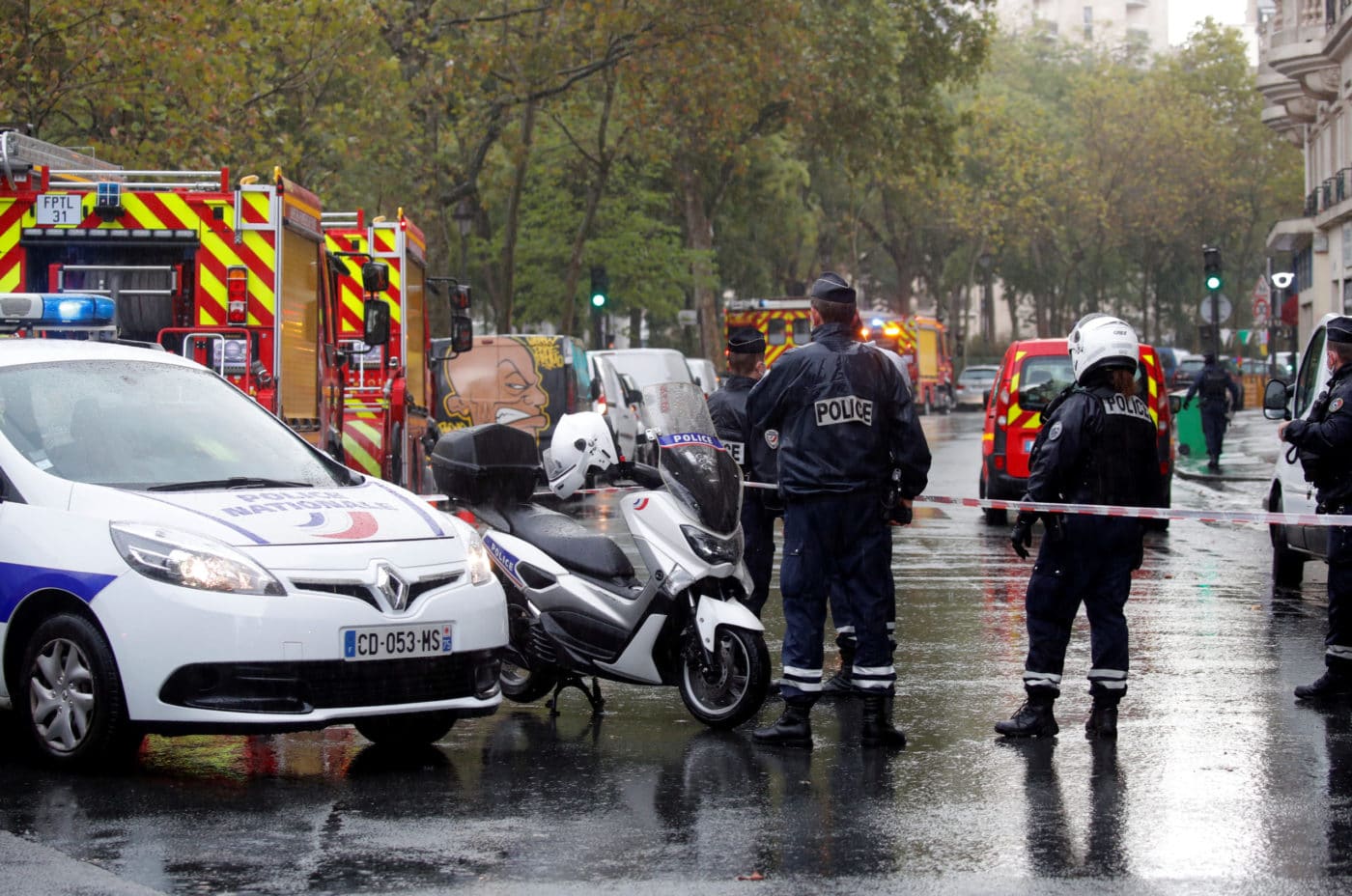 El islamista que acuchilló a dos personas en París quería incendiar las oficinas de Charlie Hebdó