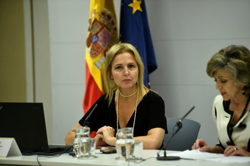 La directora de la Organización Nacional de Trasplantes (ONT), Beatriz Domínguez-Gil (d).