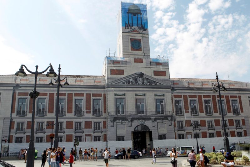 El jefe del Ejecutivo, Pedro Sánchez, y la presidenta de Madrid, Isabel Díaz Ayuso, se reúnen hoy lunes en la sede de la Comunidad de Madrid Puerta del Sol para coordinar medidas que frenen la pandemia