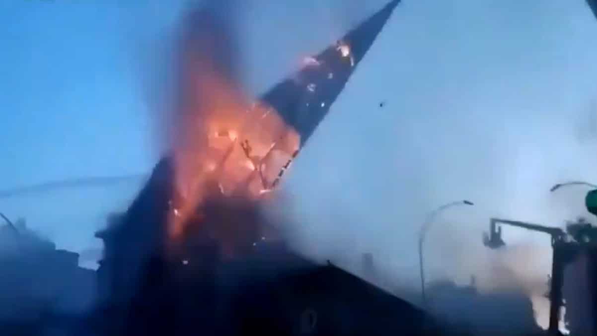La extrema izquierda incendia dos iglesias en la capital de Chile