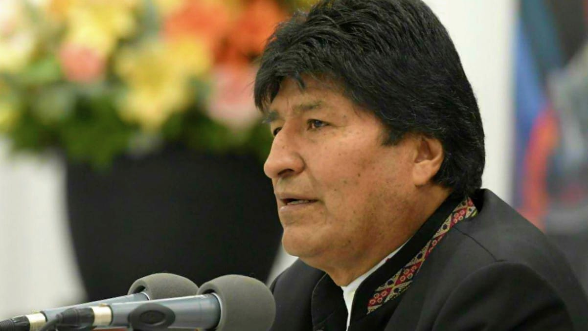 Lanzan una silla contra Evo Morales en un acto de su partido