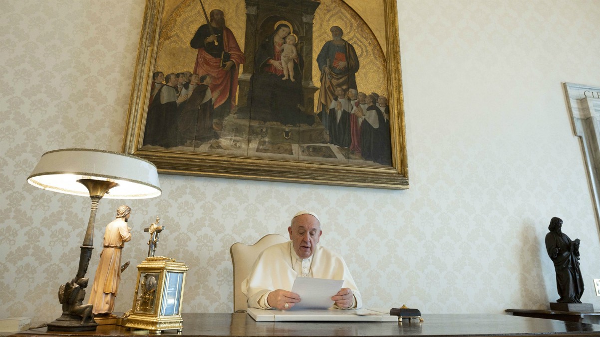 El Papa defiende uniones civiles entre homosexuales