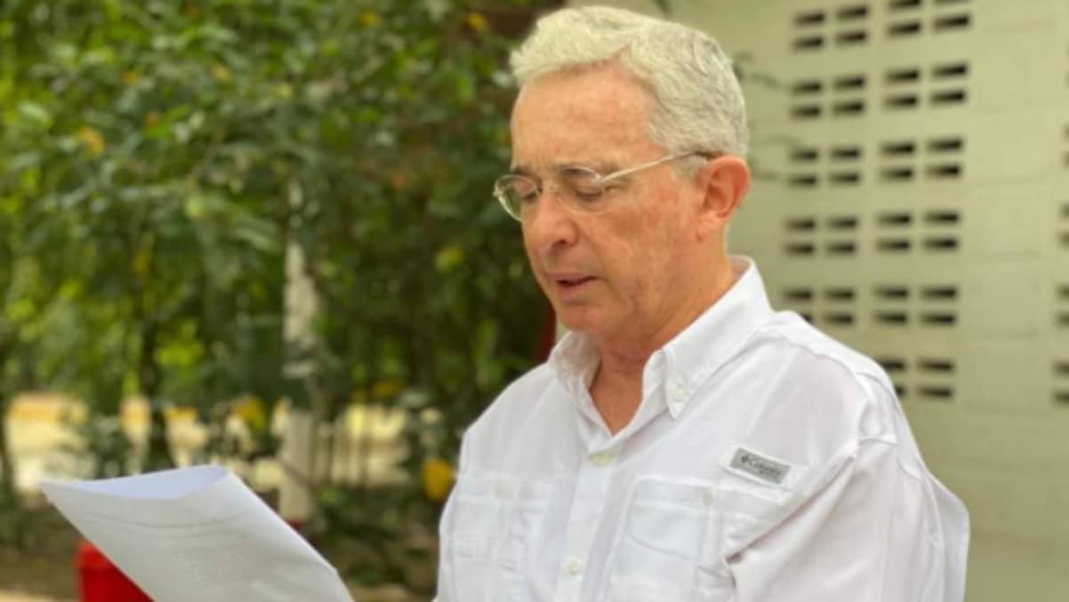 El expresidente de Colombia, Álvaro Uribe, emite un comunicado desde desde su vivienda de El Ubérrimo