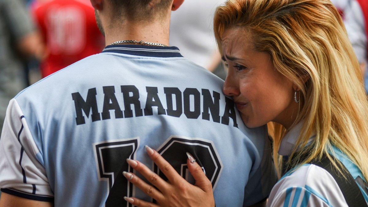 Histeria colectiva, la plaga en el adiós a Maradona