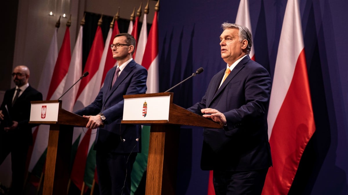El primer ministro polaco, Mateusz Morawiecki y el primer húngaro, Víktor Orbán, durante su comparecencia tras la firma de la Declaración de Budapest (Zoltan Fischer, vía Reuters)