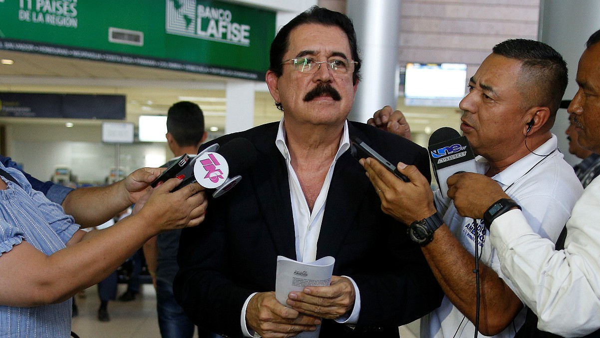 Retienen al socialista Manuel Zelaya en el aeropuerto de Honduras por portar 18.000 dólares en efectivo