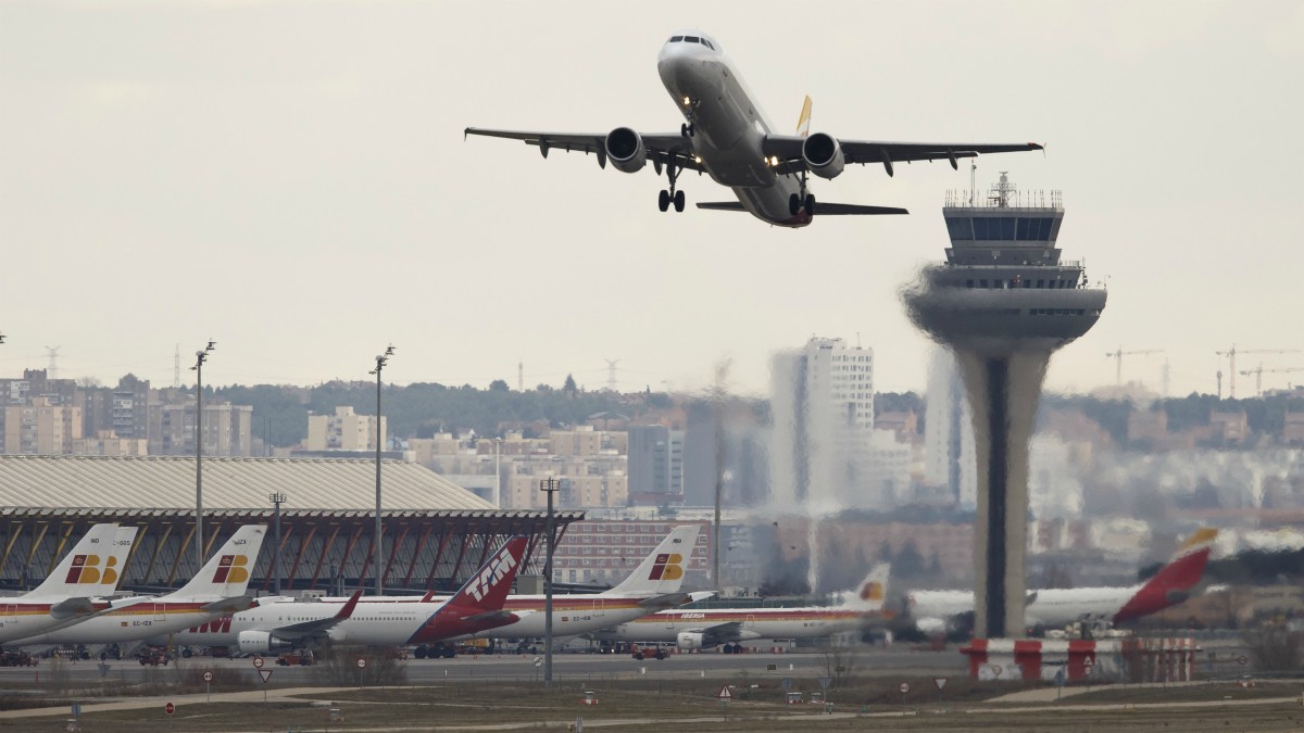 España esperará a lo que diga Bruselas mientras media Europa cierra el tráfico aéreo con Reino Unido