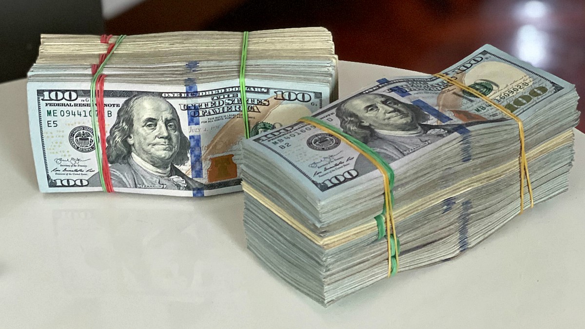 Maduro cobrará un impuesto a las transacciones en divisas