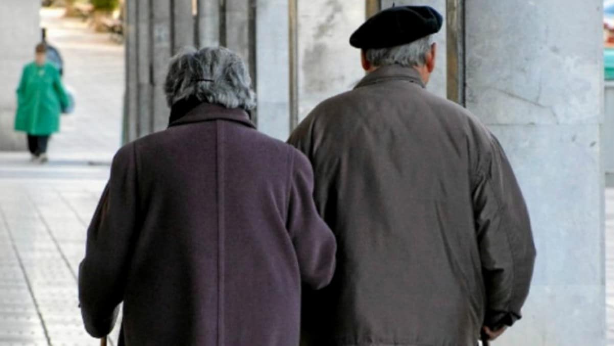 El Gobierno socialcomunista recorta la paga extra de 75.000 pensionistas
