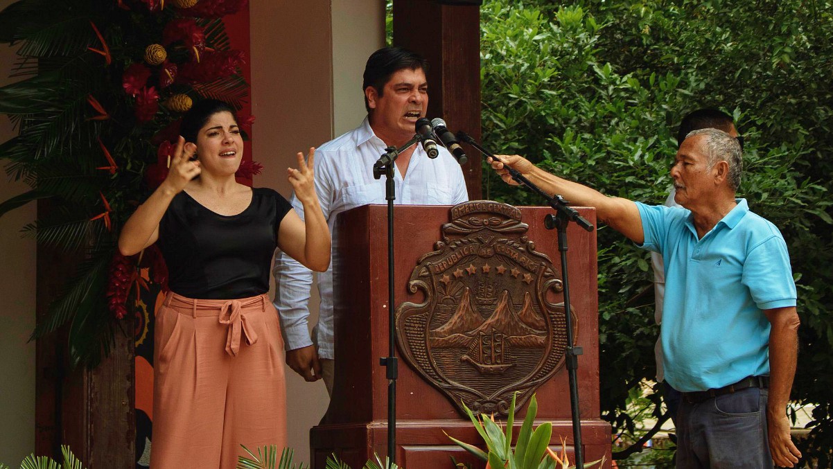 Costa Rica rechaza la gestión del izquierdista Carlos Alvarado