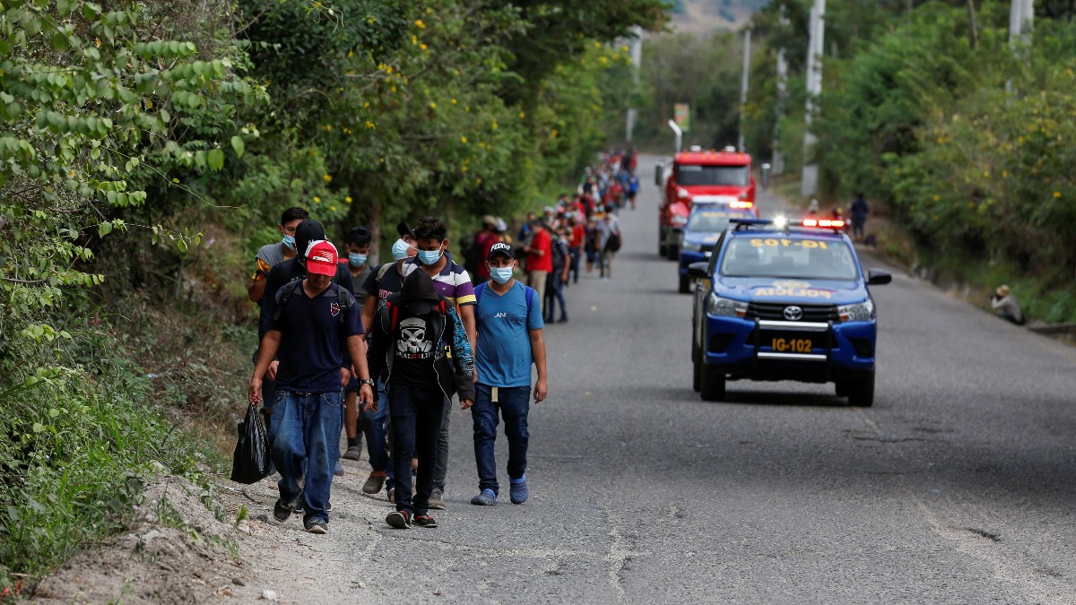 Efecto llamada demócrata: miles de ilegales centroamericanos avanzan hacia Estados Unidos