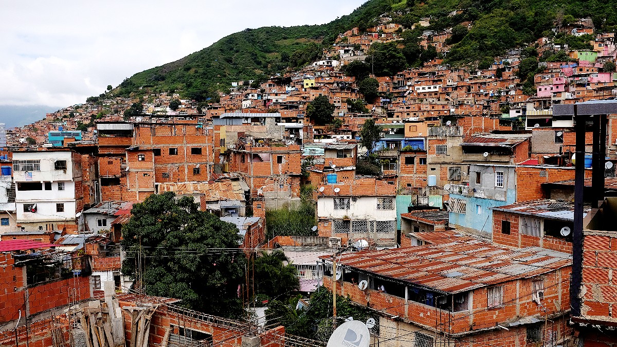 Maduro pierde terreno en los barrios de Caracas ante la pandilla de ‘El Koki’