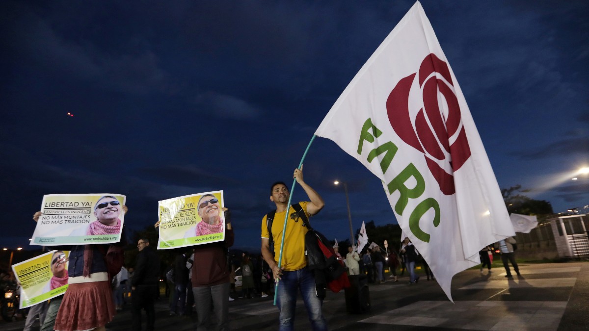 Ocho altos mandos de las FARC, algunos hoy senadores, acusados de crímenes de lesa humanidad