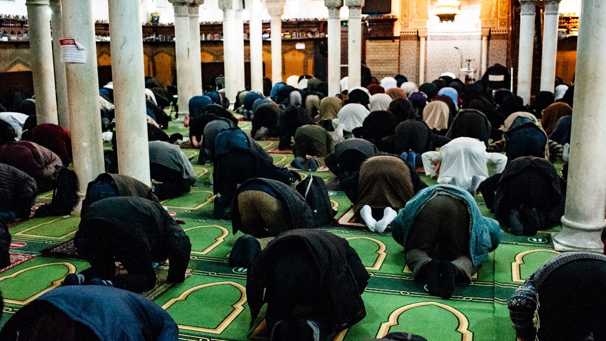 El 57% de los jóvenes musulmanes en Francia dice que la ley islámica está por encima de las leyes del Estado