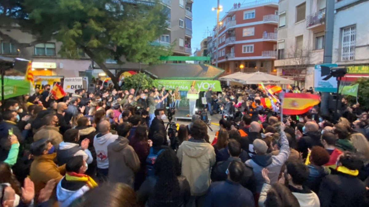 La Generalitat alienta la violencia: culpa a VOX del acoso de las hordas separatistas